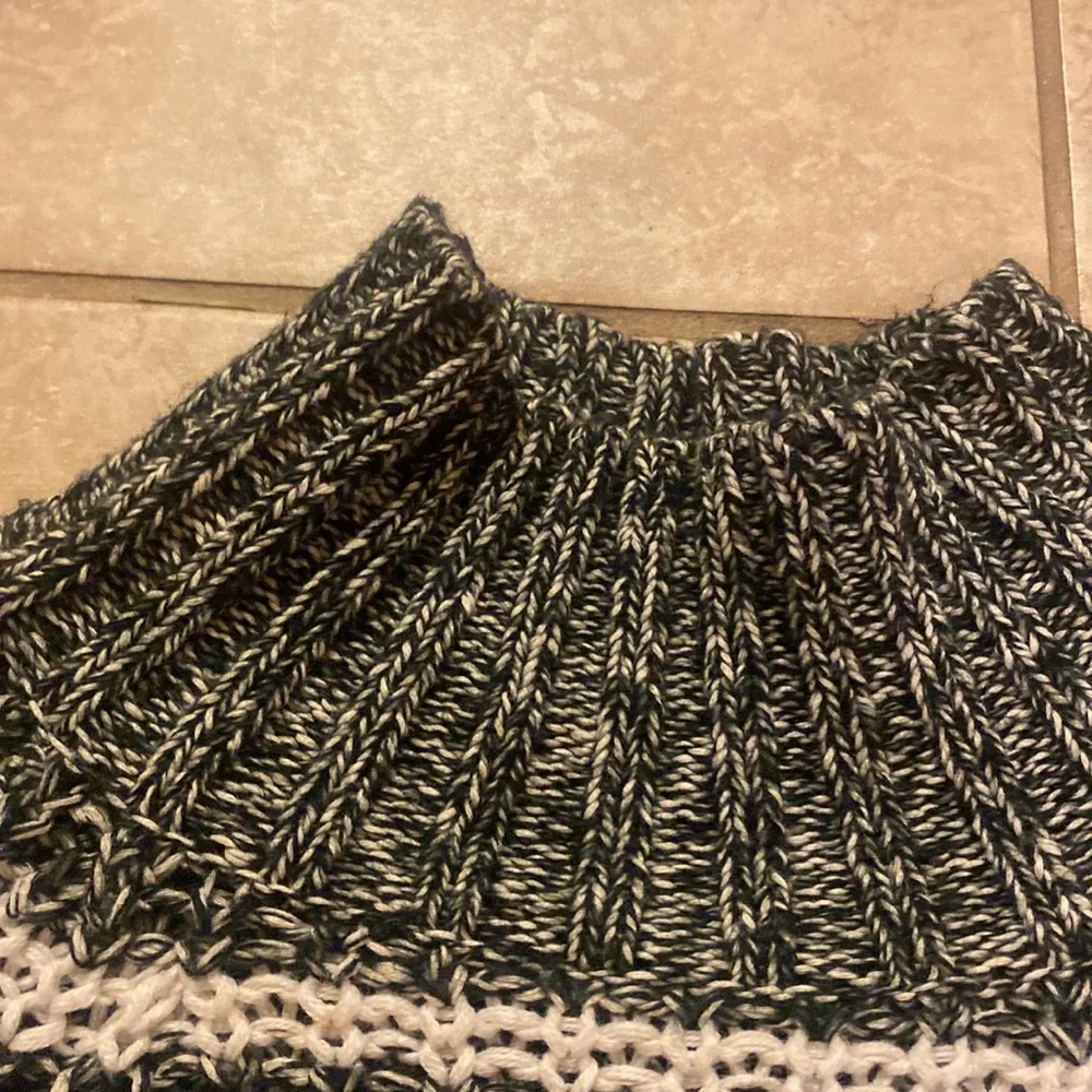 Gently Used Beautiful Chaps Black & White Bell Sleeve Sweater - Picture 3 of 5